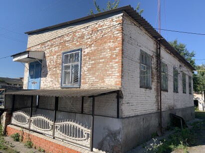 Дніпропетровська обл, м. П’ятихатки, вул. Мірошниченка, 107. Оренда – нежитлова будівля з підвалом загальною площею 145,6 кв.м. (В)