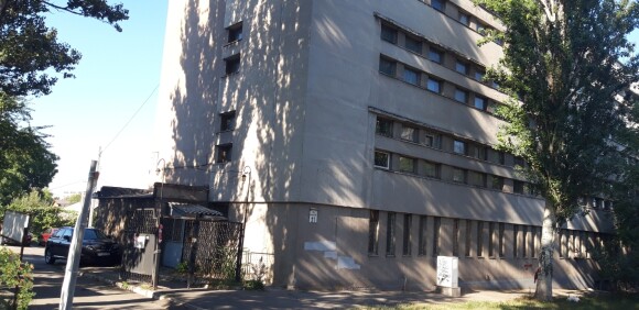 Дніпропетровська обл., м. Дніпро, вул. Чернишевського, 27. Оренда – приміщення 1-го поверху площею 12,60 кв.м. (В)