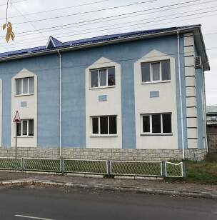 Рівненська обл., м. Сарни, вул. Широка, 33. Оренда – приміщення підвалу та 2-го поверху, площею 390,7 кв.м. (В)