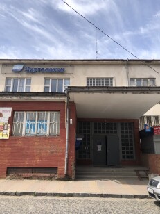 Закарпатська обл., м. Хуст, вул. Корятовича, 13. Оренда – приміщення на 1 поверсі площею 38,4 кв. м (В)