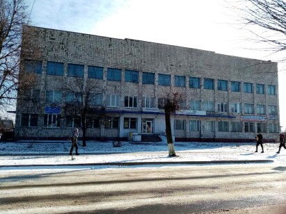 Волинська обл., Камінь-Каширський р-н, смт. Любешів, вул. Незалежності, 76. Оренда – приміщення 2-го поверху площею 10,50 кв.м. (В)