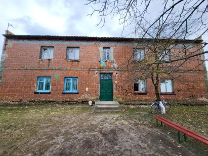 Сумська область, Конотопський р-н, с. Клепали, вул. Петровського, буд. 1. Оренда – офісні приміщення 1-го поверху площею 42,80 кв.м. (В)