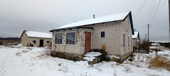 Сумська обл., Шосткинський р-н, с. Стара Гута, вул. Нова, 5. Оренда – нежитлові приміщення площею 129,30 кв.м. (В)