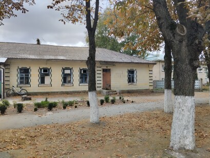 Сумська область, Конотопський р-н, м. Буринь, вул. Першотравнева, буд. 2. Оренда – нежитлові будівлі площею 356,20 кв. м. (В)