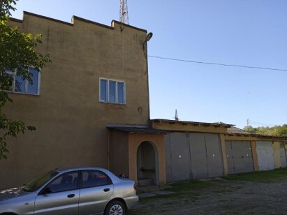 Львівська обл., м. Самбір, вул.Братів Бережницьких, 1б. Оренда – майновий комплекс площею 430,50 кв. м. (В)