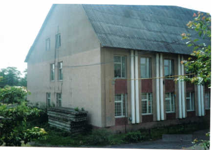 Закарпатська обл., Тячівський р-н., с. Угля,  вул. Воз’єднання, 2. Оренда – приміщення 1-го та 2-го поверху