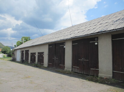 Закарпатська обл., м. Мукачево, вул. Ужгородська, 163. Оренда – адміністративна будівля, гаражі та приміщення складу