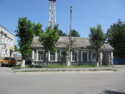 Дніпропетровська обл, смт. Петриківка, пр. Петра Калнишевського, 52. Оренда – нежитлова будівля загальною площею 131,3 кв.м (В)