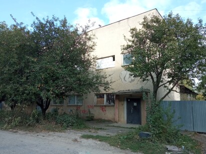 Закарпатська обл., м. Ужгород, вул. Богомольця, 32. Оренда – приміщення 2 – го поверху площею 218,9 кв.м. (В)