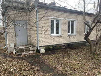 Дніпропетровська обл., м. Новомосковськ, вул. Північна, 5. Оренда – приміщення громадського будинку нежитлових будівель площею 2636,60 кв.м. (В)