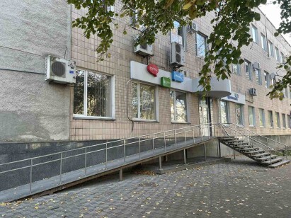 Полтавська обл., Полтавський р-н, м. Полтава, вулиця Соборності, 33. Оренда – приміщення 1-го поверху площею 104,80 кв.м. (В)