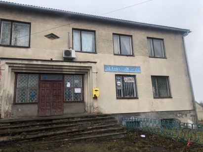 Львівська обл. Золочівський р-н, селище Підкамінь, вул. Незалежності, 48.Оренда – приміщення першого поверху площею 65,10 кв. м (В)