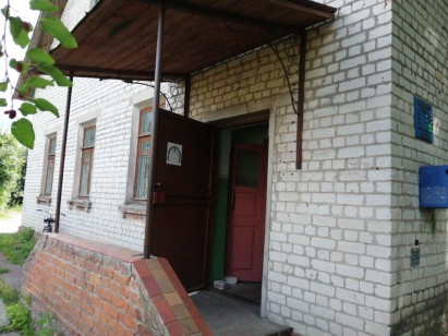 Чернігівська обл., с. Тупичів, вул. Чернігівська, 21. Оренда – приміщення 1-го поверху площею 25,10 кв.м (В)