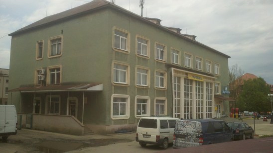 Закарпатська обл., м. Тячів, вул. Незалежності 28. Оренда – група приміщень на 2 поверсі площею 35,3 кв. м (В)