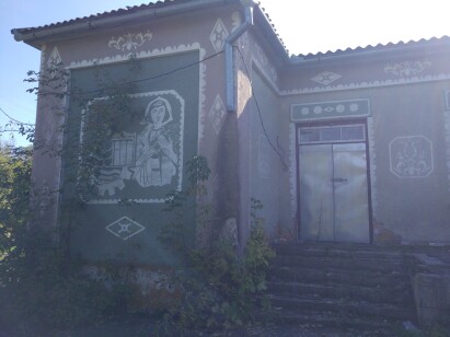 Сумська обл., Роменський р-н, с. Тимченки, вул. Мічуріна, буд. 15. Оренда – нежитлове приміщення площею 14,50 кв.м. (В)