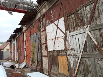 Дніпропетровська обл., м. Дніпро, проспект Героїв, 14. Оренда – приміщення гаражу площею 139,60 кв.м. (П)