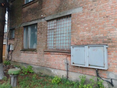 Сумська обл., Роменський район, с. Андріяшівка, вул. Соборна, буд. 10;  Оренда – нежитлове приміщення площею 17,00 кв. м. (В)