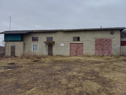 Івано-Франківська обл., Івано-Франківський р-н, м.Тлумач, вул. Шевченка, 20А/1. Оренда – приміщення 1-поверхової будівлі гаражів, площею 121,9 м.кв (В)