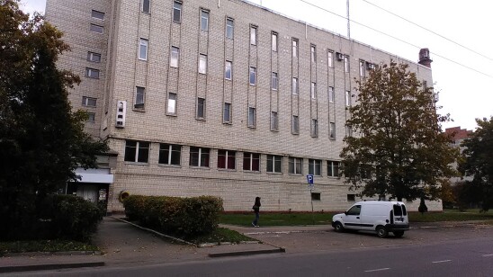 Івано-Франківська обл., м. Івано-Франківськ, вул. В. Симоненка, 1. Оренда – приміщення 1-го поверху, площею 17,40 кв.м. (П)