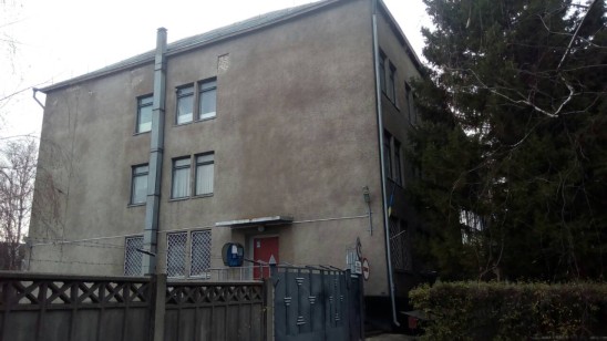 Харківська обл., смт. Великий Бурлук, вул. Центральна, 5. Оренда – приміщення на 1-му поверсі площею 52,7 кв.м. (В)