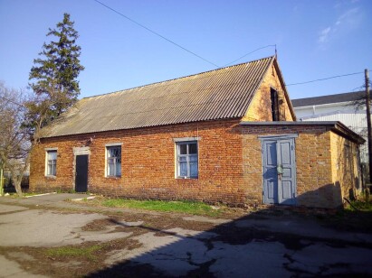 Полтавська обл., Кременчуцький р-н., смт. Семенівка, вул. Воїнів Інтернаціоналістів, 1. Оренда – Приміщення нежитлове, площею 13,80 кв.м. (В)