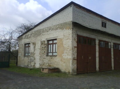 Чернігівська обл., смт. Куликівка, вул. Перемоги, 3. Оренда – складські та гаражні приміщення площею 1318,80 кв.м (П)