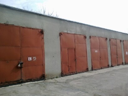 Рівненська обл., м. Вараш, м-н Незалежності ,4а. Оренда – господарські приміщення з гаражами площею 119,7 м. кв. ( В )