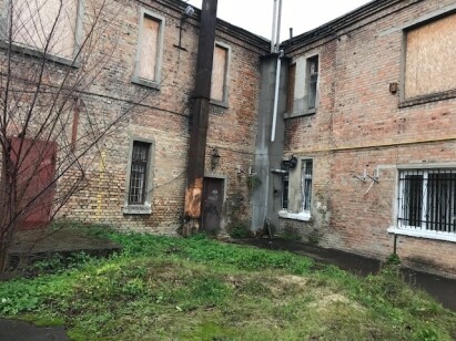 Рівненська обл., Рівненський р-н., м. Здолбунів, вул. Б.Хмельницького, 7. Оренда – приміщення підвалу, 2 поверху та надвірної будівлі загальною площею 661,4 кв.м. (В)