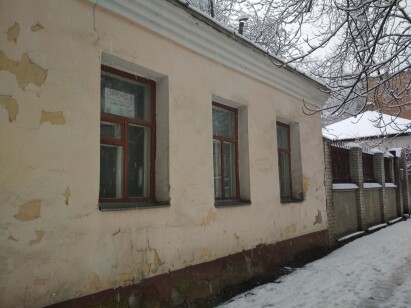 Сумська обл., м. Суми, вул. Петропавлівська, 65. Оренда – окремо розташоване приміщення офісу-складу, площею 29,4 кв.м. (П)