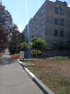 Одеська обл., м. Чорноморськ, вул. Олександрійська, 6.Оренда – приміщення 1-го поверху будівлі та гаражів площею 400,10 кв.м. (П)