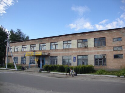 Сумська обл., Шосткинський р-н, м. Середино-Буда, вул. Європейська, буд. 10. Оренда – офісні приміщення 1-го поверху площею 79,30 кв.м. (В)