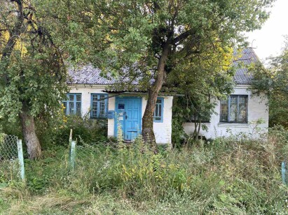 Рівненська обл., Рівненський р-н, с. Глажова, вул. Шевченка, 35. Оренда – нежитлові приміщення площею 36,9 кв.м. (В)