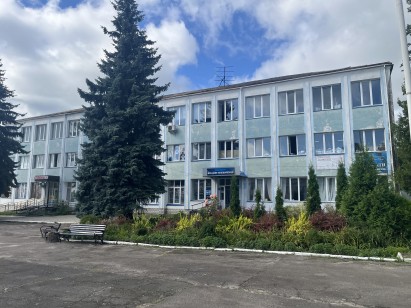 Рівненська обл., Вараський р-н, селище Зарічне, вул. Центральна, 6а. Оренда – приміщення підвалу площею 16,50 кв.м (В)