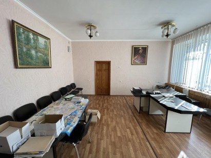 Дніпропетровська обл., м. Нікополь, вулиця Патріотів України, буд. 113А. Оренда – третій поверх, загальною площею 1107,20 кв.м.(В)