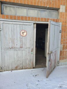 Рівненська обл.,Дубенський р-н. селище Млинів , вул. Рівненська,2. Оренда – приміщення гаражу площею 65,40 кв. м (В).