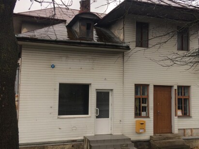 Львівська обл., смт. Верхнє Синьовидне вул. Січових Стрільців, 71а. Оренда – приміщення одноповерхової будівлі площею 39,90 кв. м. (В)