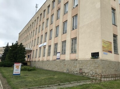 Рівненська обл., м. Острог,  просп. Незалежності, 7. Оренда – приміщення 1-го та 2-го  поверху загальною площею 210,50 кв.м. (В)