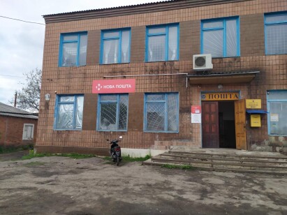 Харківська обл., Великобурлуцький р-н, с.Приколотне, вул. Центральна, 32. Оренда – приміщення 1-го поверху