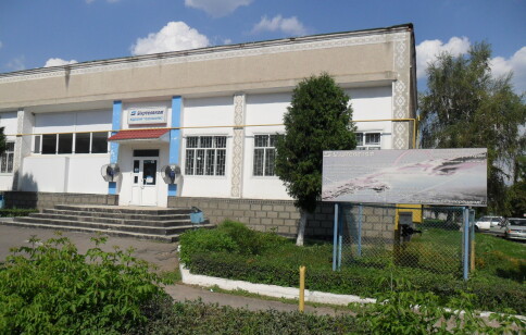 Вінницька обл., смт. Теплик, вул. Незалежності, 5;   Оренда – Приміщення першого поверху будівлі площею 100,10 кв.м. (В)