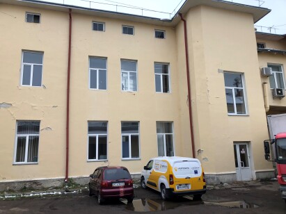 Львівська обл., м. Золочів, вул. Пушкіна, 9;   Оренда – приміщення 1-го поверху площею 35,1 кв.м. (В)