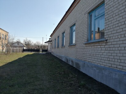 Чернігівська обл., cмт. Батурин, вул. Ющенка (Центральна), 52. Оренда – частина будівлі 1го поверху, площею 247,4 кв.м. (B)