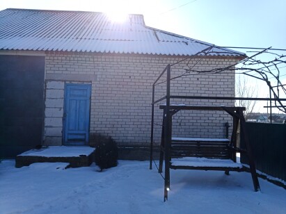 Рівненська обл., Вараський р-н. село Довговоля вул. Грушевського , буд.9/2. Оренда – будівля площею 34,50 кв. м (В)