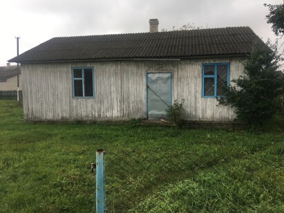 Волинська обл., Ковельський р-н, с. Столинські Смоляри, вул. Володимирська, 32           Оренда – приміщення 1-го поверху площею 72,50 кв.м. (В)