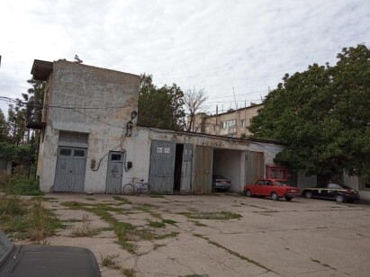 Одеська обл., Подільський р-н, м. Кодима, вул. Соборна, 111. Оренда – приміщення гаражу площею 66,30 кв.м (В)