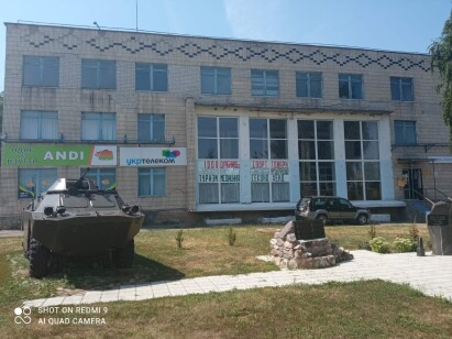 Сумська обл., Сумський р-н, смт. Краснопілля, вул. Сумська, буд. 5/ Оренда – офісні приміщення 1-го, 2-го та 3-го поверхів площею 240,10 кв.м. (В) 