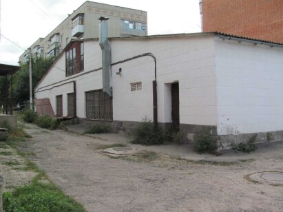 Сумська обл., м. Ромни, 4-й провулок Маяковського, 1. Оренда - приміщення 1-го поверху площею 272,55 кв.м. (В) 