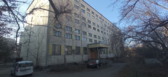 м. Київ, вул. Макіївська, 3, літ. «А» (Оболонський р-н). Оренда – група приміщень у підвалі, площею 135,40 кв.м(В)