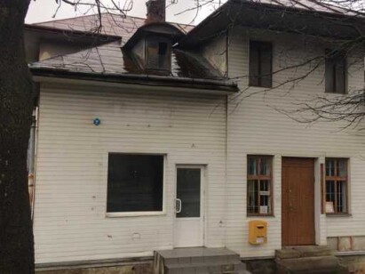 Львівська обл., смт. Верхнє Синьовидне,  вул. Січових Стрільців, 71-А. Оренда – приміщення 1-го поверху площею 39,9 кв.м. (В)