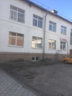 Рівненська обл., м. Володимирець, вул. Поштова, 23. Оренда – приміщення 1 поверху площею 52,8 кв.м. (В)