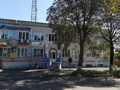 Чернігівська обл., смт. Сосниця, вул. Б. Хмельницького, 16.Оренда – приміщення 1 –го поверху площею 61,60 кв.м.(В)